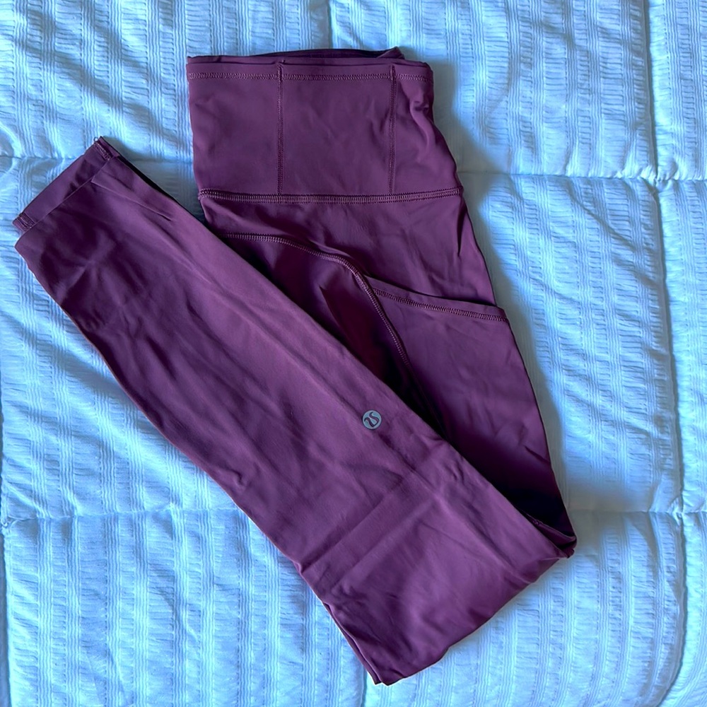 Lululemon - size 6 legging - 25” - side pockets